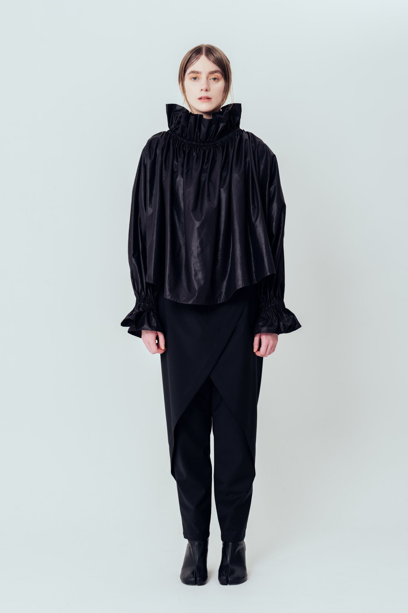 GATHERED NECKLINE BLOUSE（SKM-285）