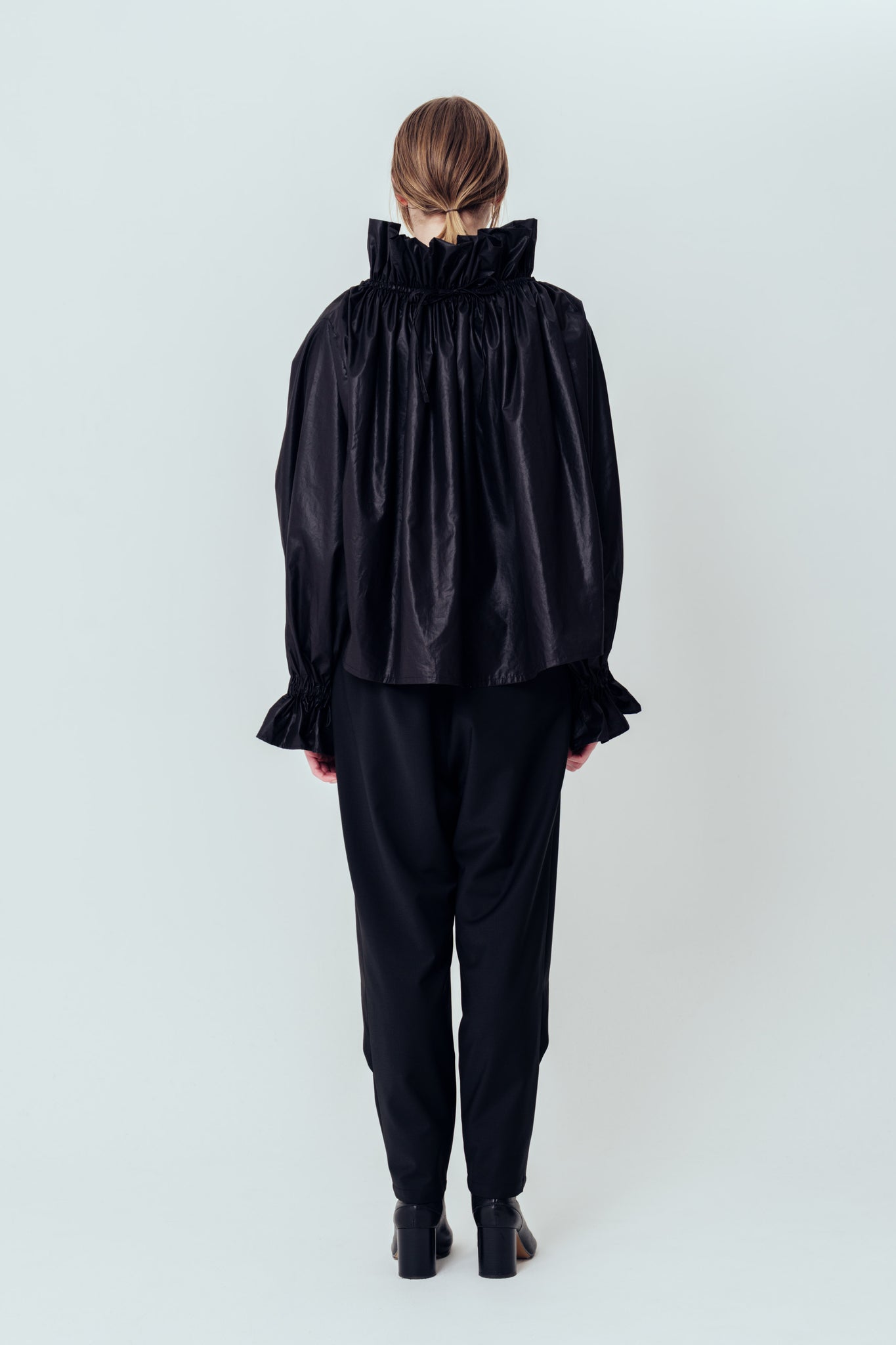 GATHERED NECKLINE BLOUSE（SKM-285）