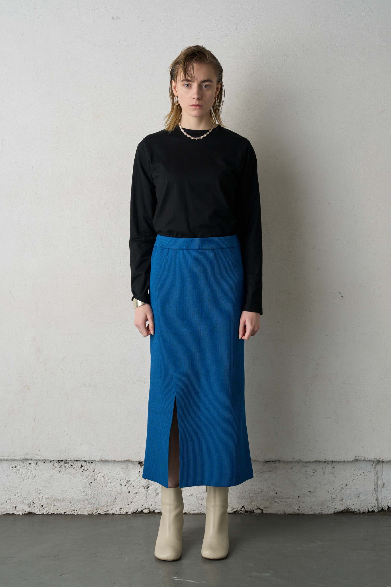 SLIT KNIT SKIRT（SKM-204）